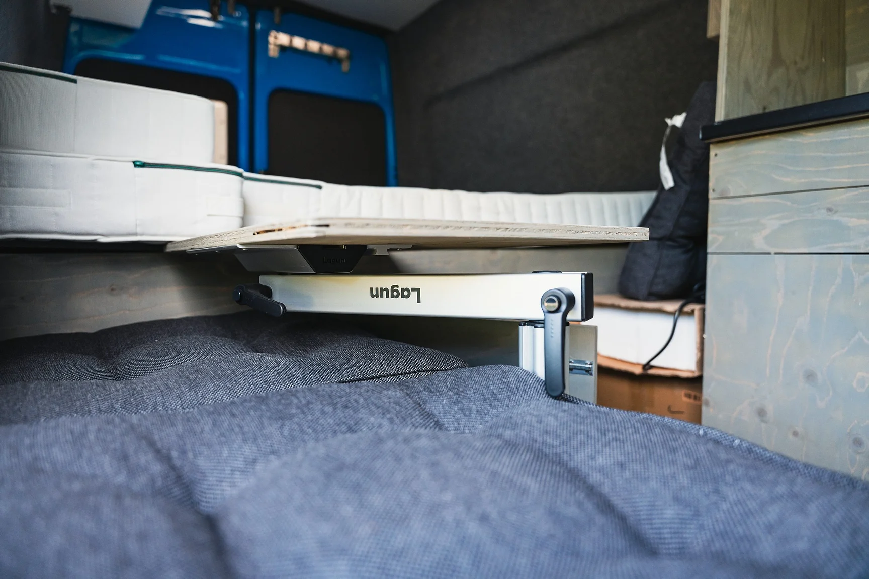 Innenraumfoto von 2004 Mercedes-Benz Sprinter 4x4 Campervan/Overlander (79)