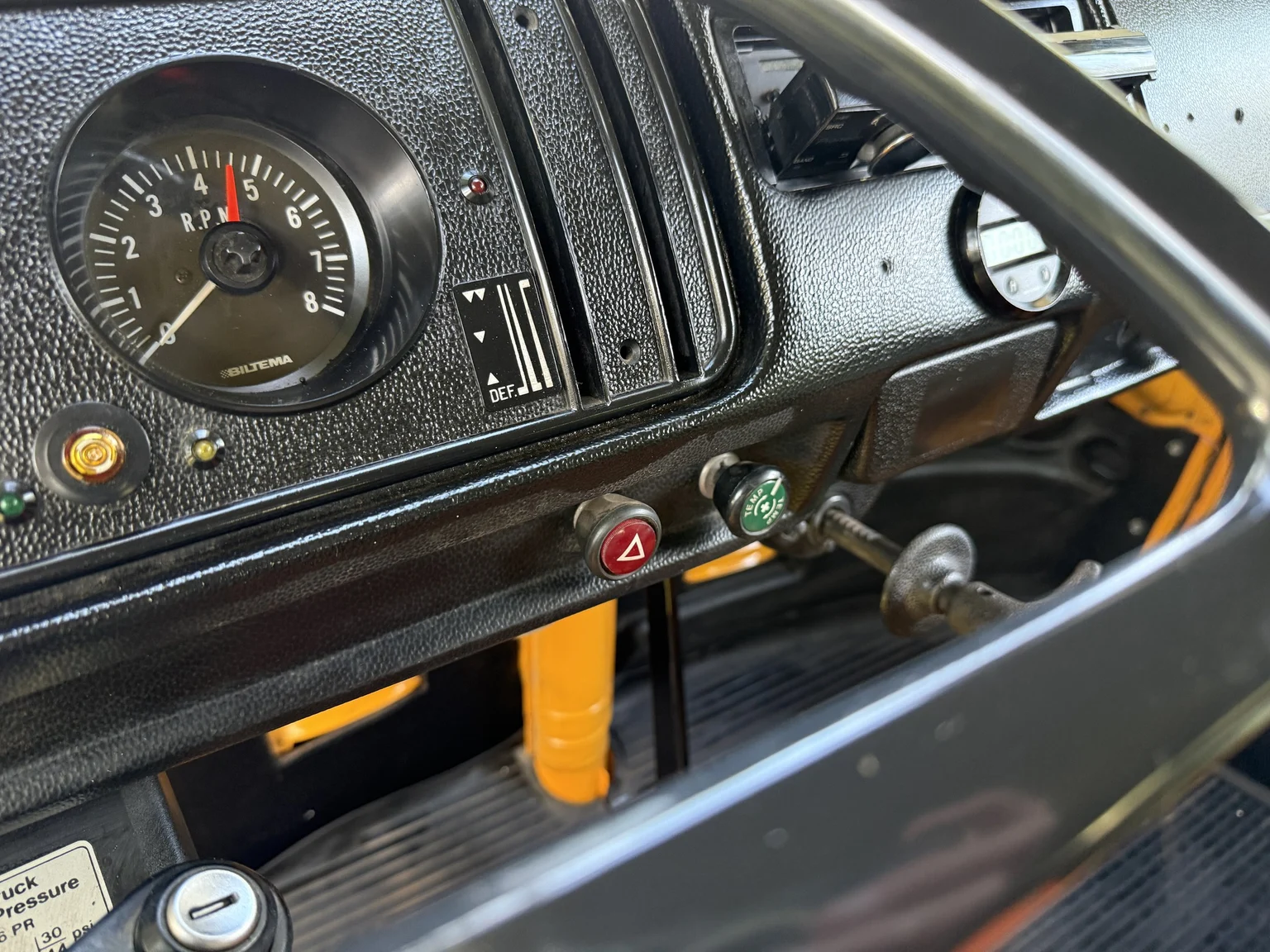 Interiörbild 1975 Volkswagen Transporter Campervan (22)