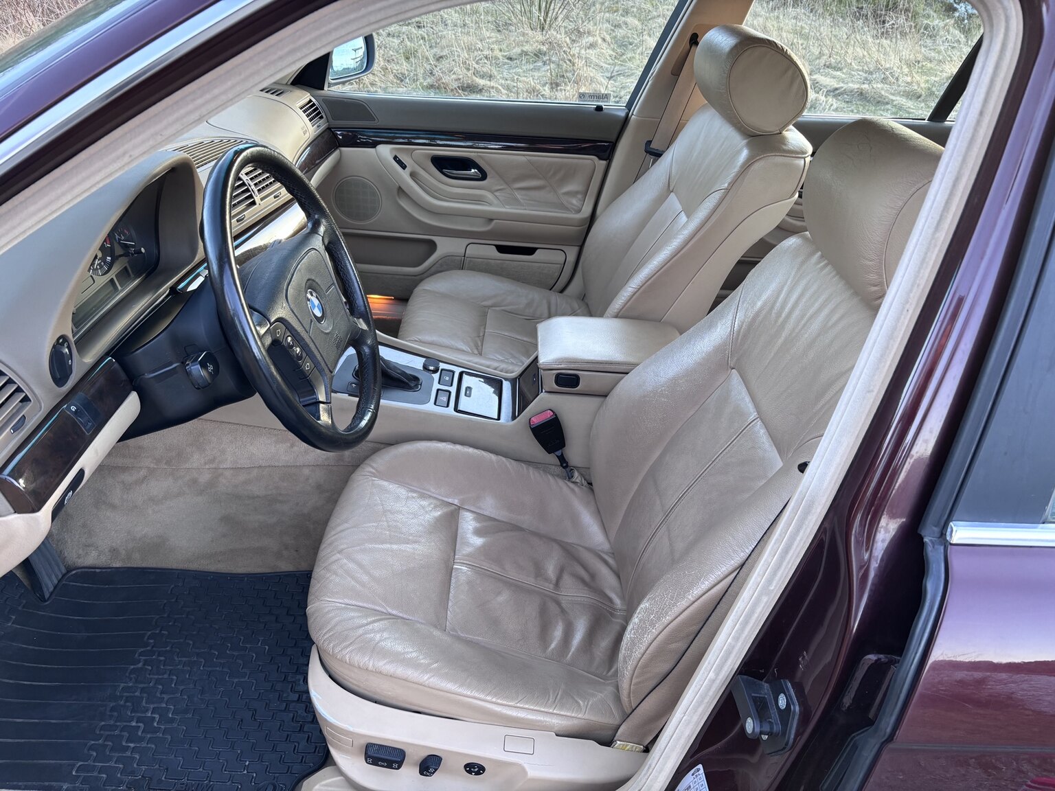 Interior image of 1996 BMW 728iA