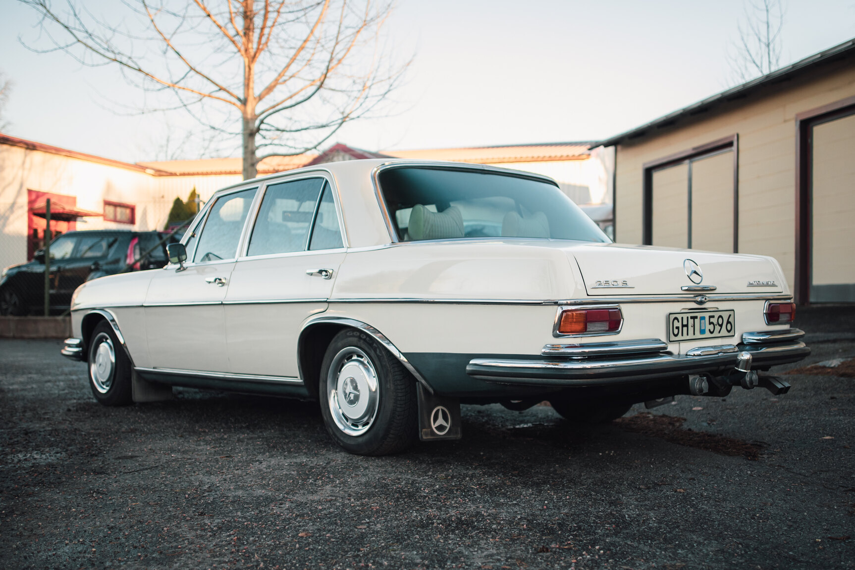 Exterior image of 1967 Mercedes-Benz 250 S