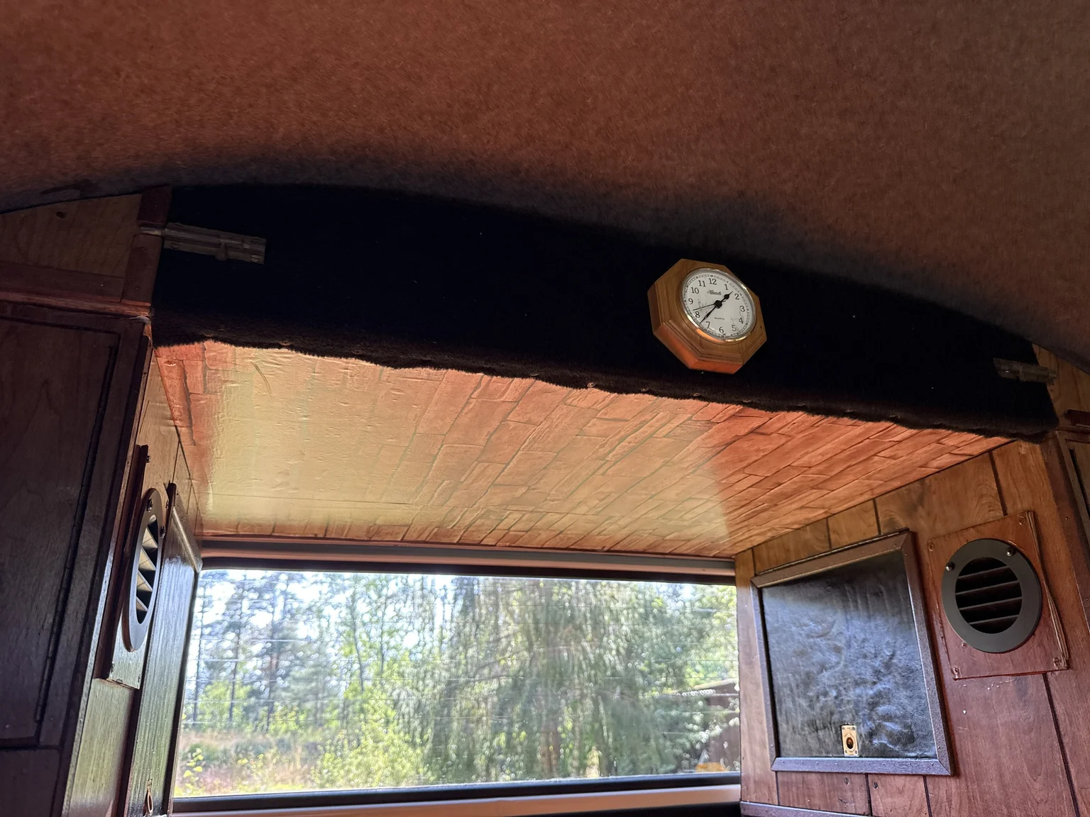 Innenraumfoto von 1975 Volkswagen Transporter Campervan (68)