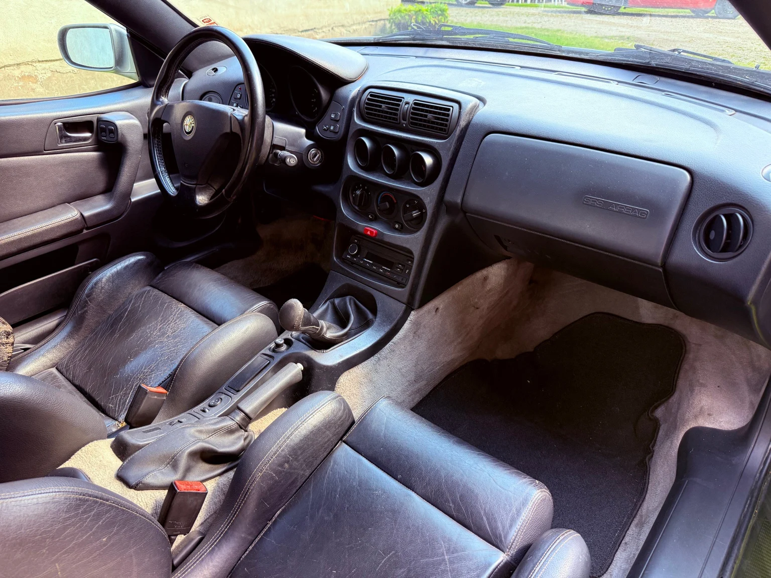Innenraumfoto von 1997 Alfa Romeo GTV (46)
