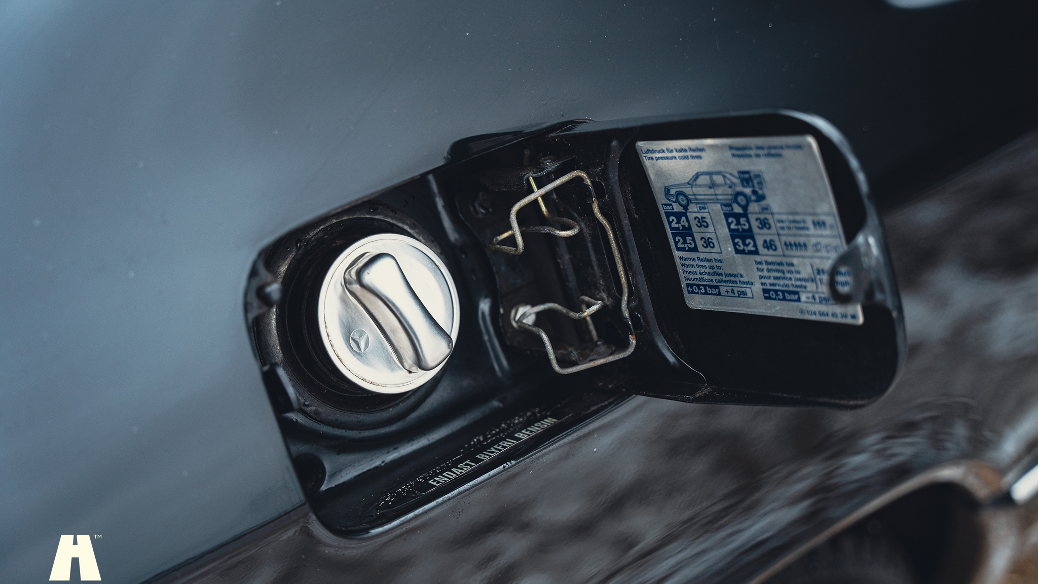 Exteriörbild på 1990 Mercedes 300 CE-24