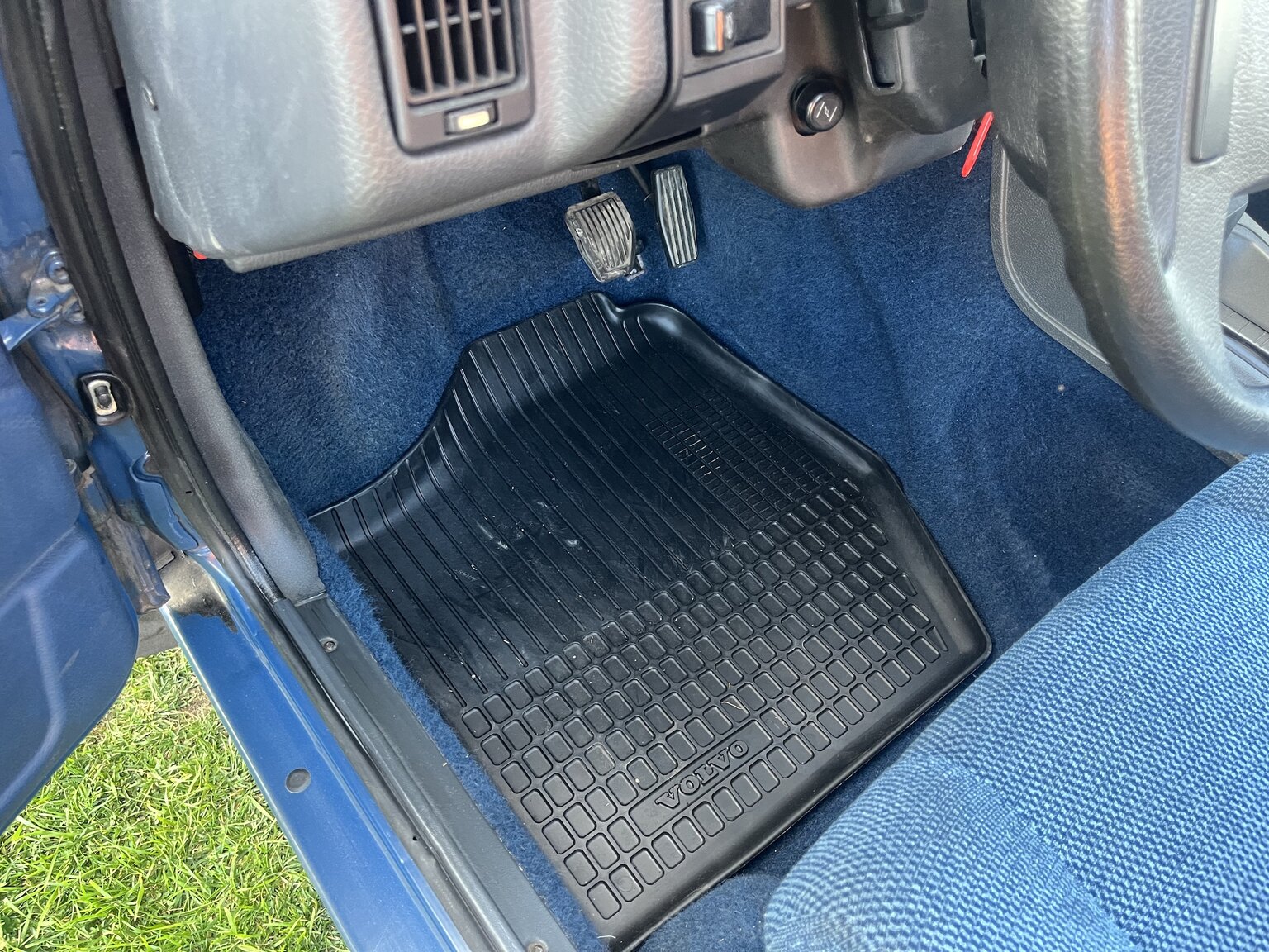 Interior image of 1983 Volvo 340 (12)