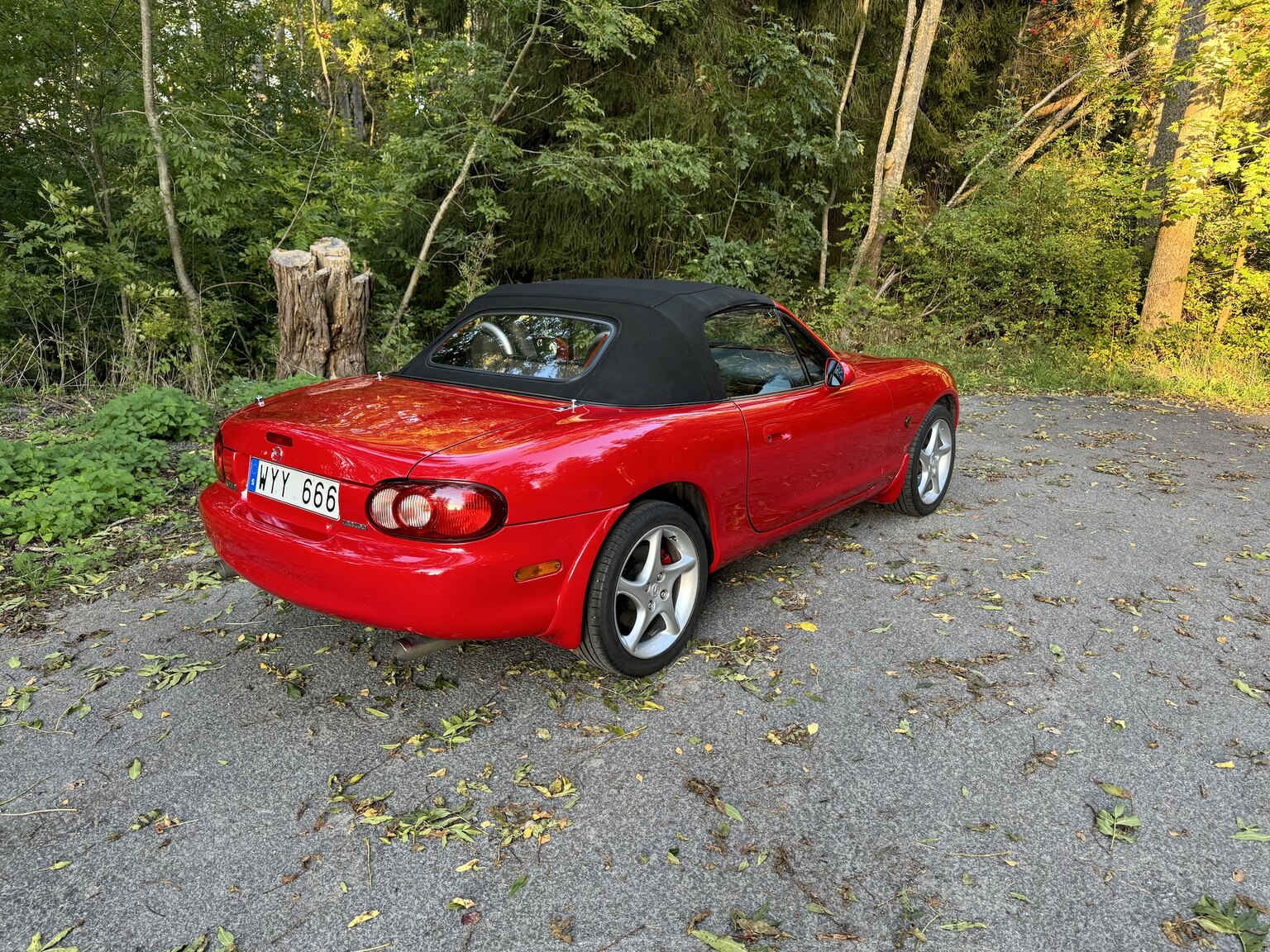 Exteriörbild på 2004 Mazda MX-5