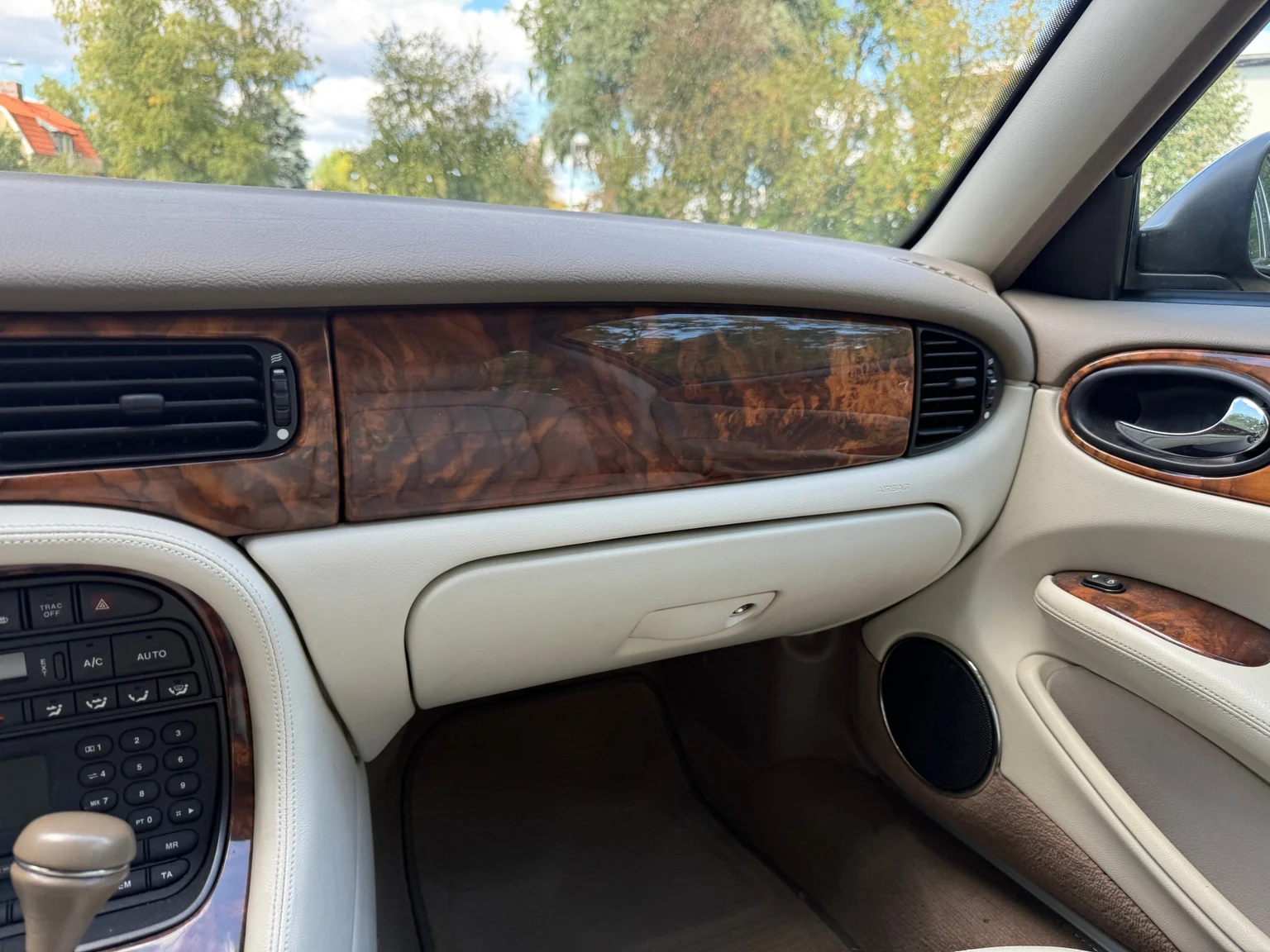 Innenraumfoto von 2001 Jaguar XJ Sovereign 4.0 V8 (26)