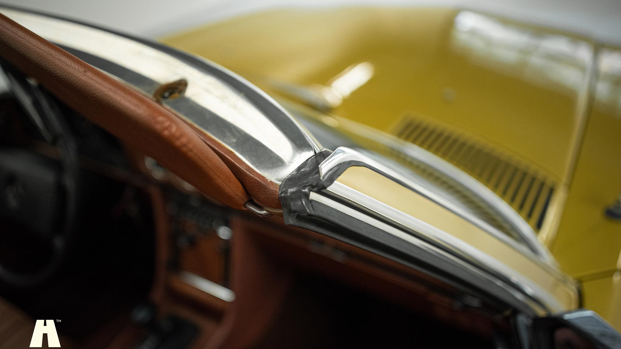 Exterior image of 1975 Mercedes SL 350