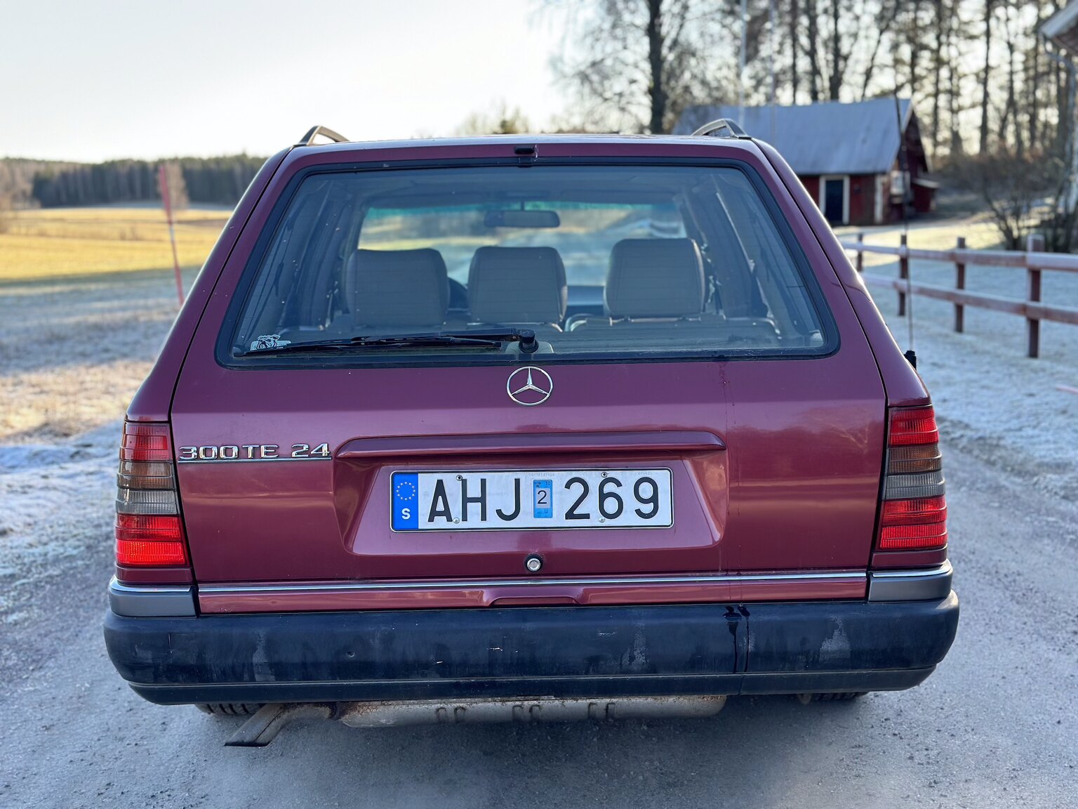 Exterior image of 1992 Mercedes-Benz 300 TE-24
