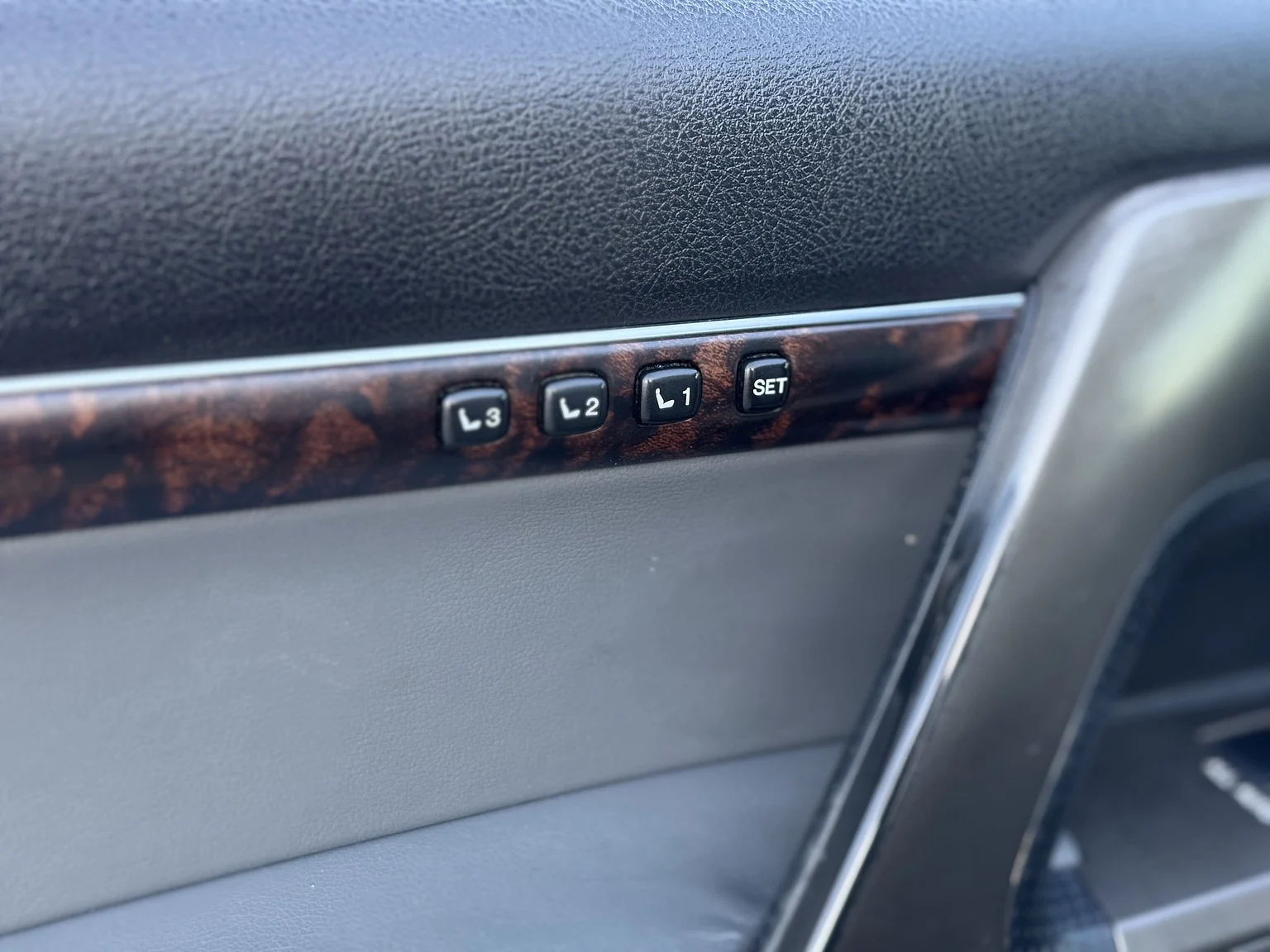 Innenraumfoto von 2008 Toyota Land Cruiser 200 Series 4.5 V8 (3)