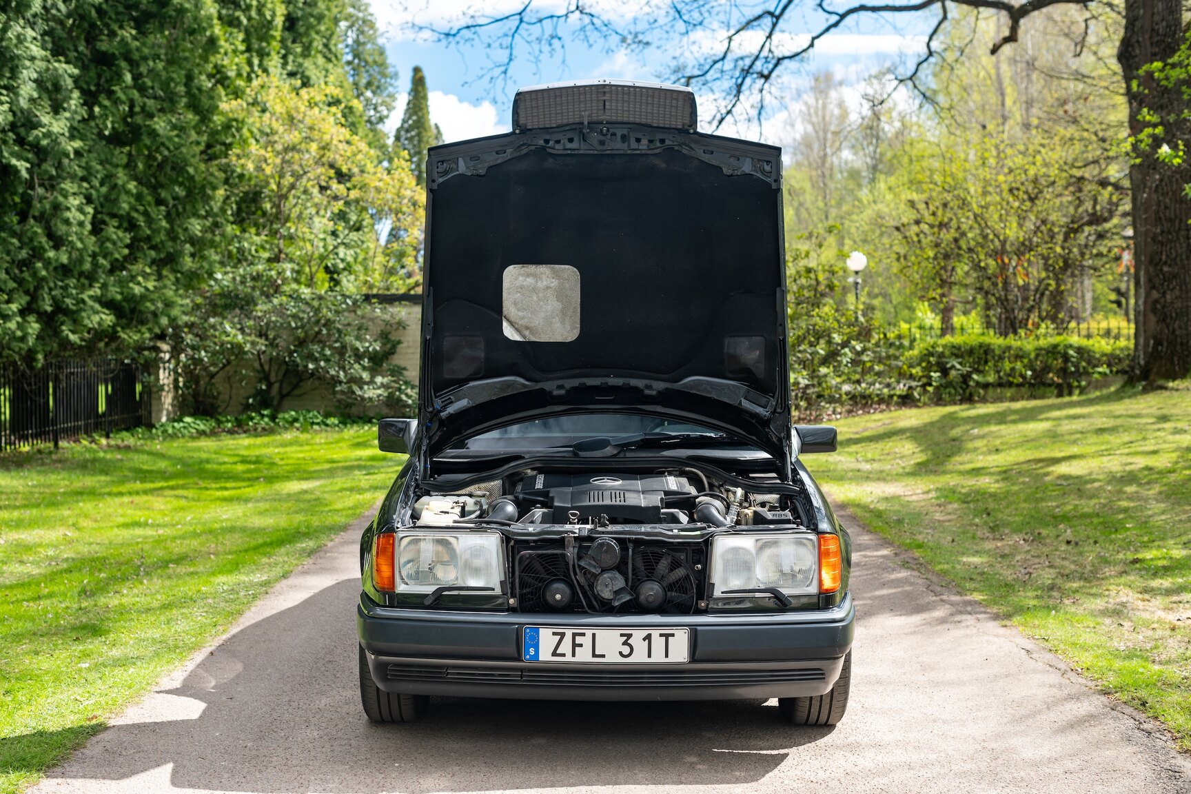 Image of 1993 Mercedes-Benz 400 E mechanics