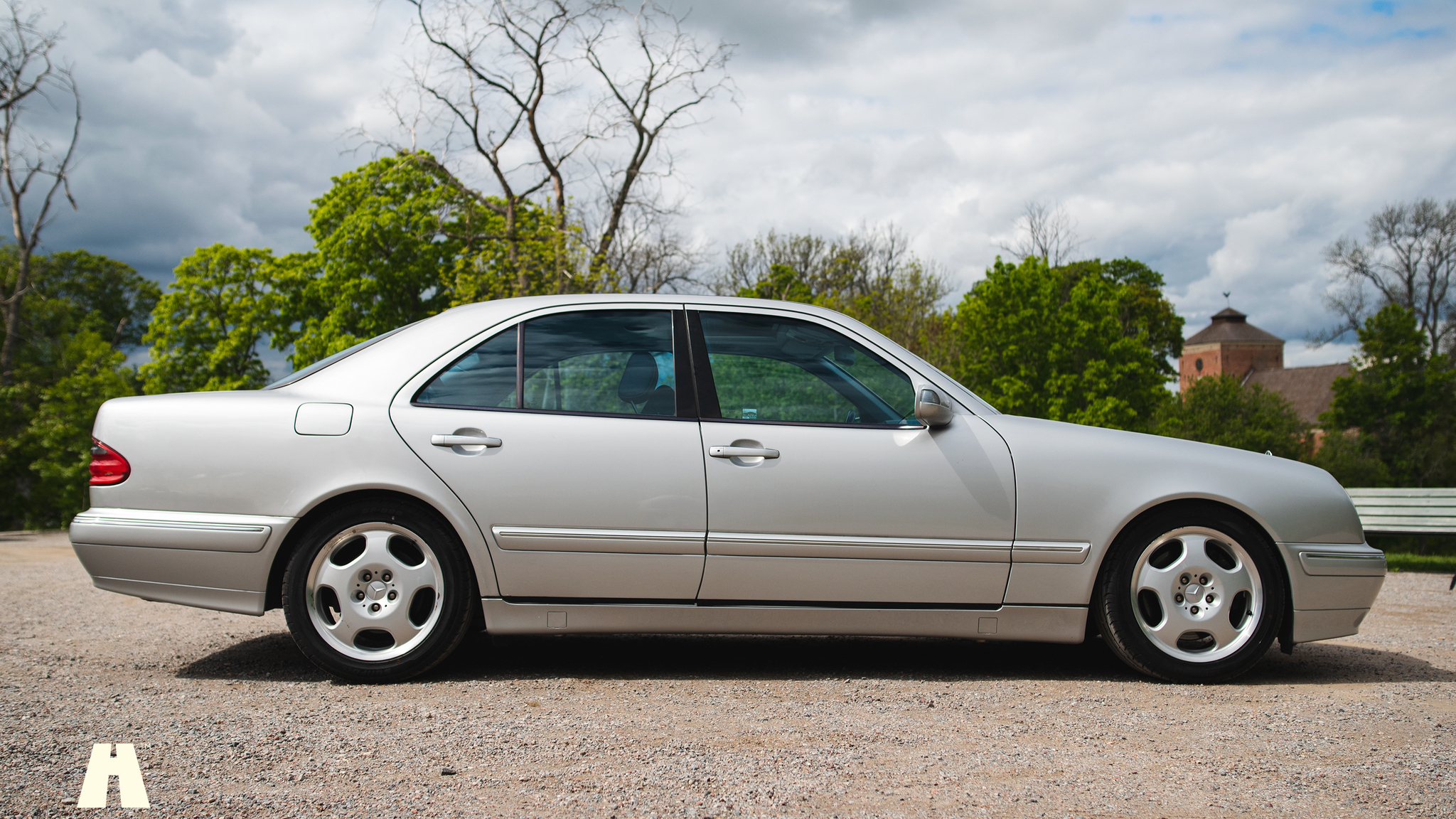 Exterior image of 2000 Mercedes E430
