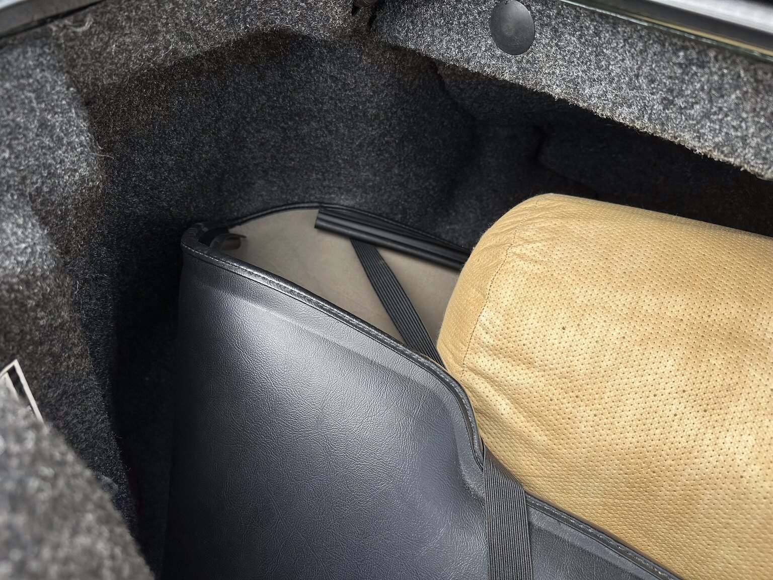 Interior image of 1998 Ford Mustang GT Convertible