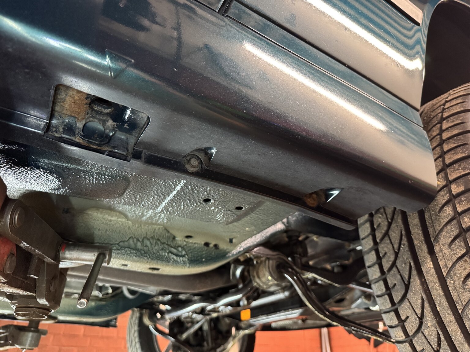 Image of 1996 BMW 520i Touring mechanics