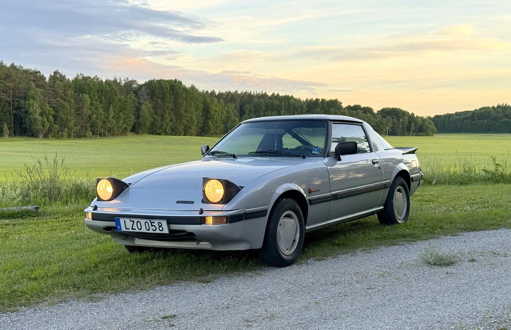 Exteriörbild på 1983 Mazda RX-7 (2)