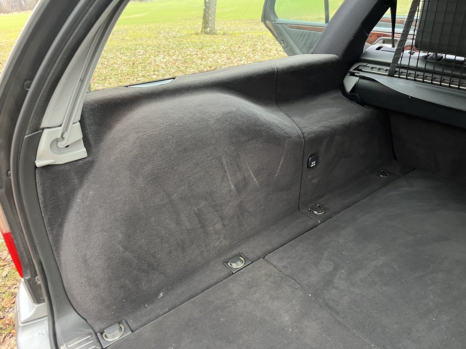 Innenraumfoto von 1999 Mercedes-Benz E320 T Automat