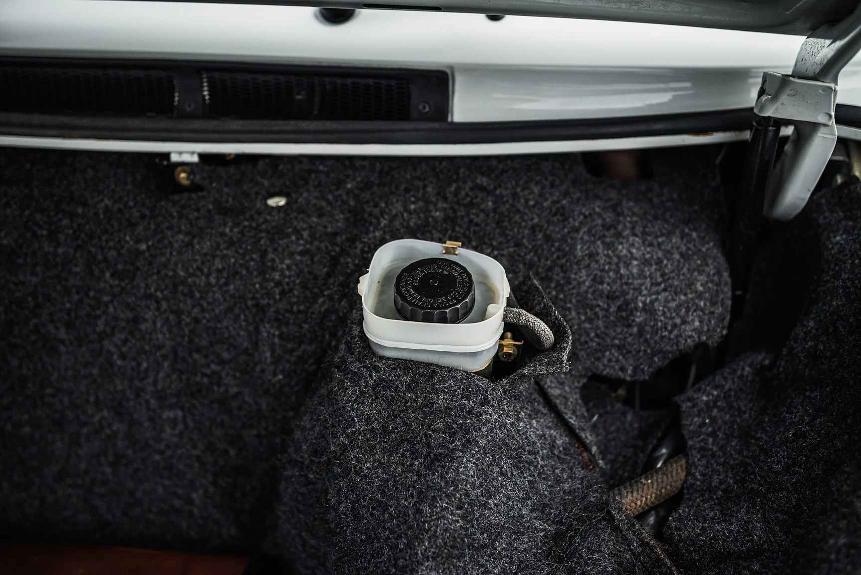 Innenraumfoto von 1983 Porsche 911 SC (66)