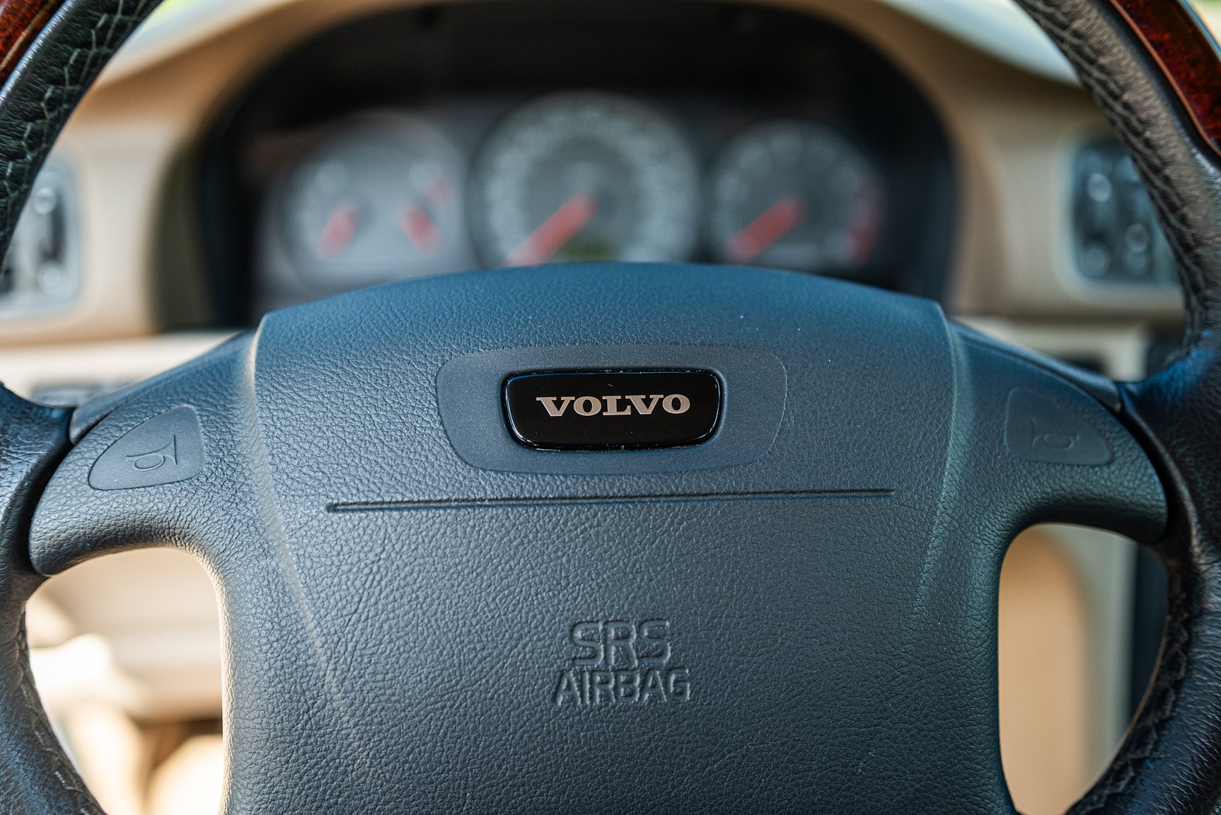 Interior image of 2000 Volvo V70 XC 2.4 T AWD 