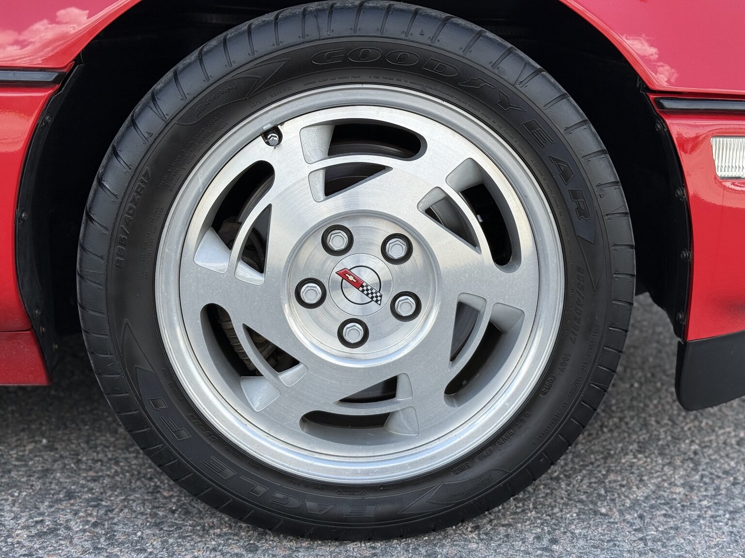Exterior image of 1990 Chevrolet Corvette ZR-1 Targa