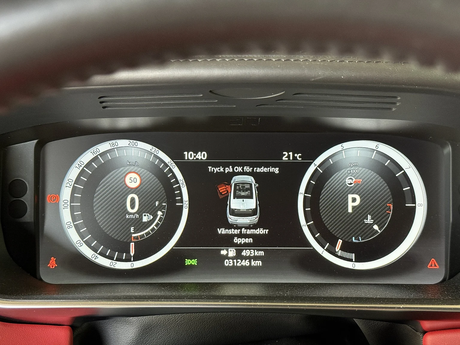Interiörbild 2017 Range Rover Sport SVR (23)