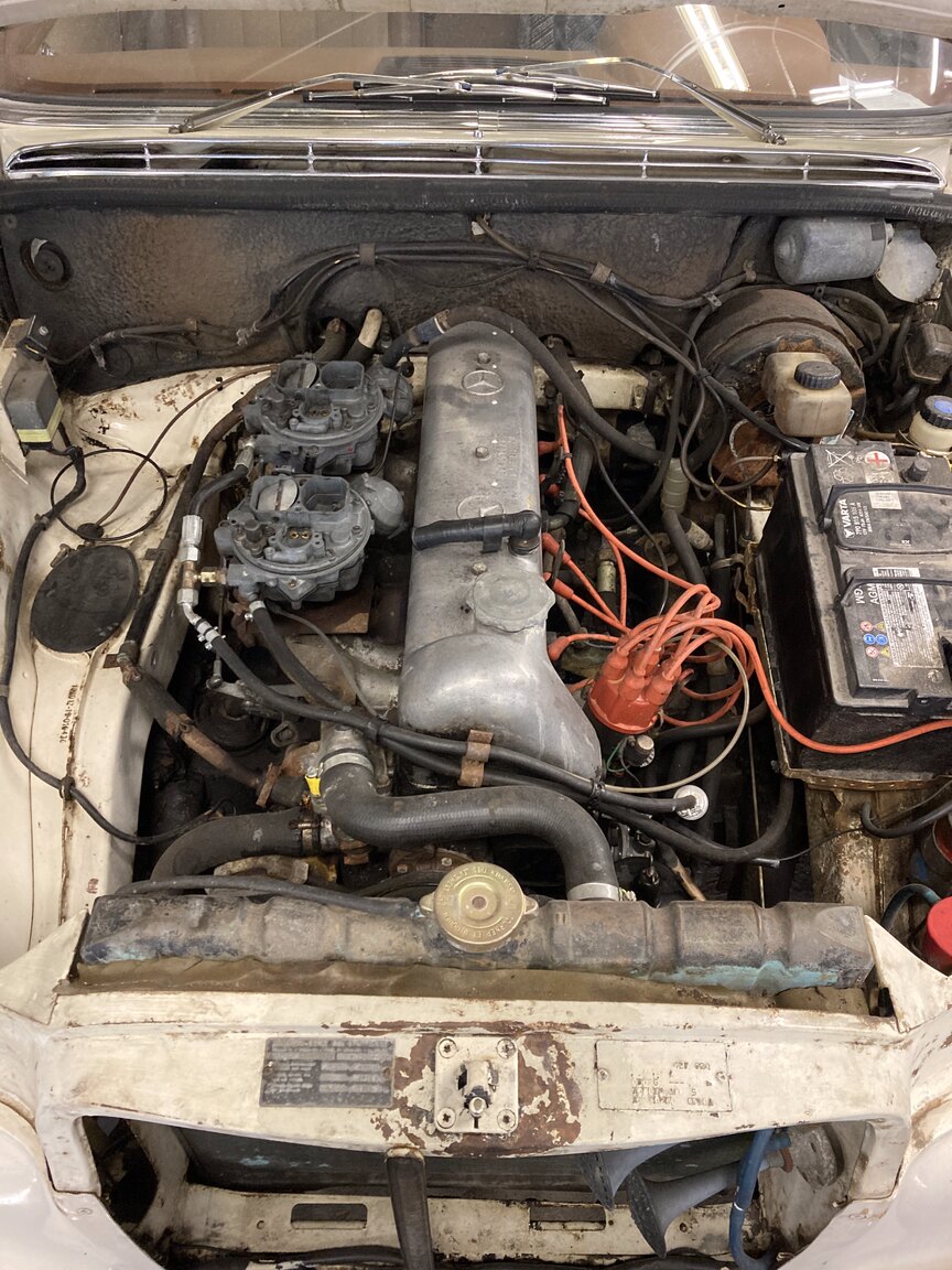 Image of 1966 Mercedes-Benz 250s mechanics