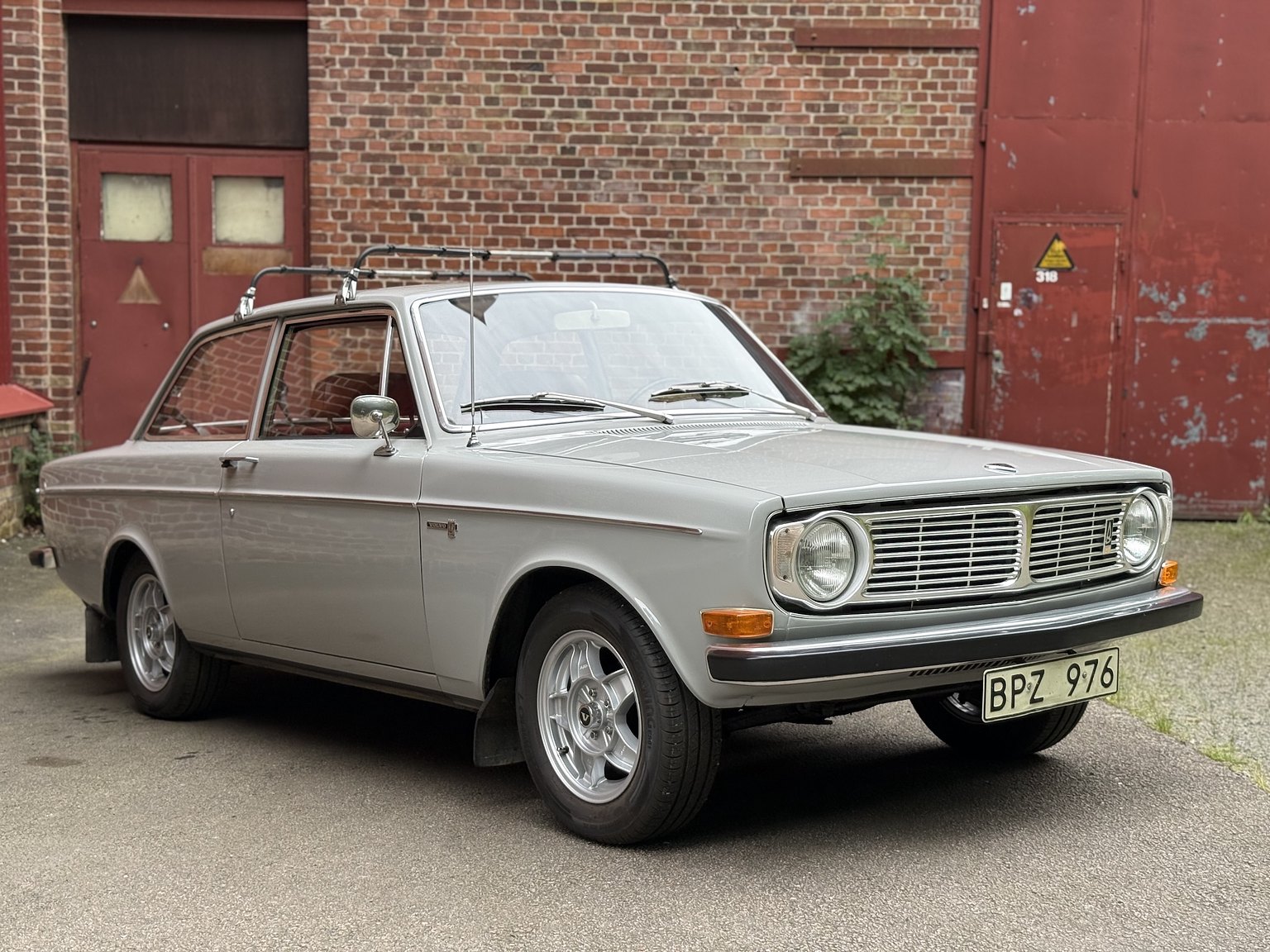 Exterior image of 1970 Volvo 142 Automatic