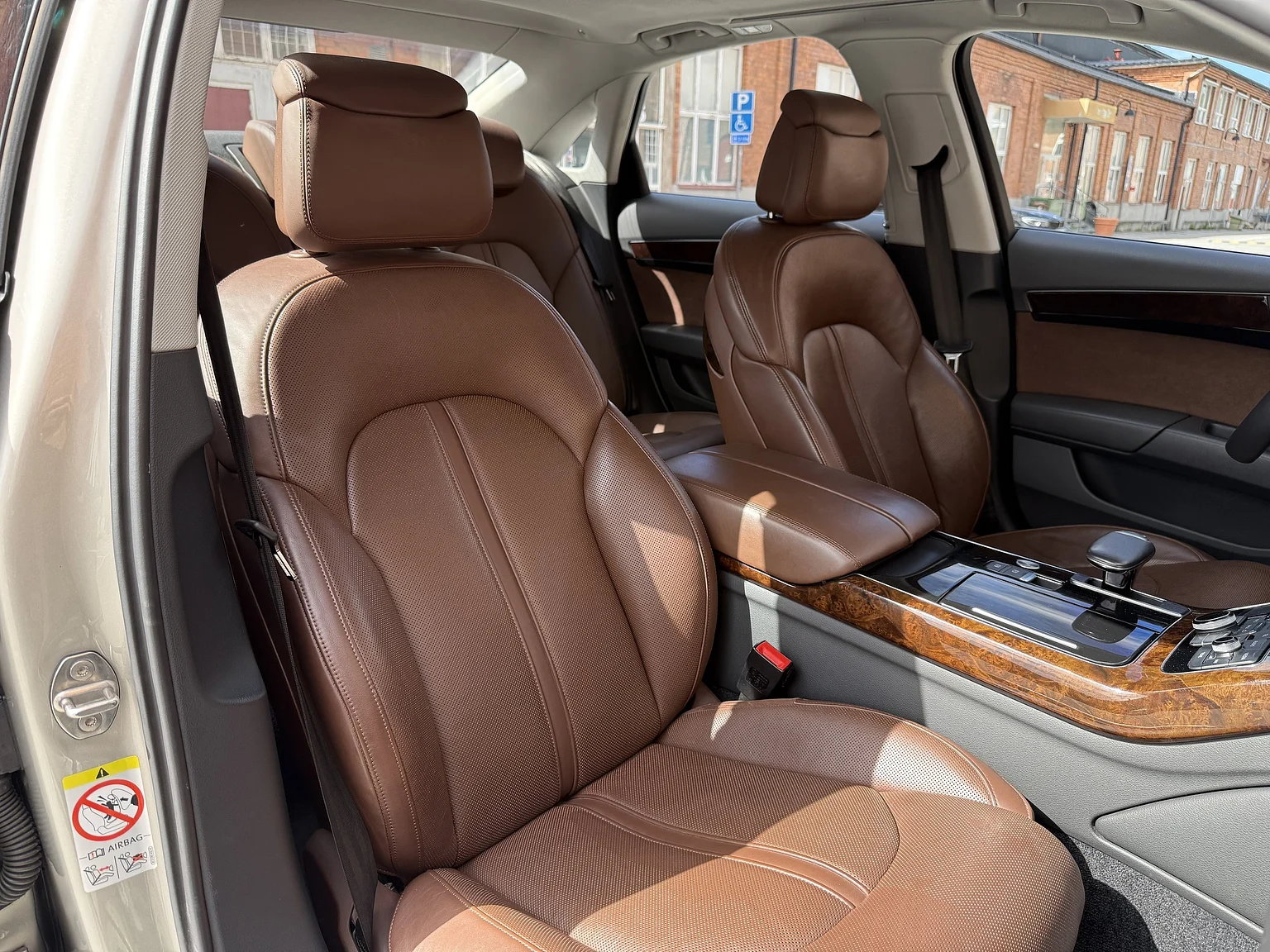 Innenraumfoto von 2014 Audi A8 4.0 TFSI (97)