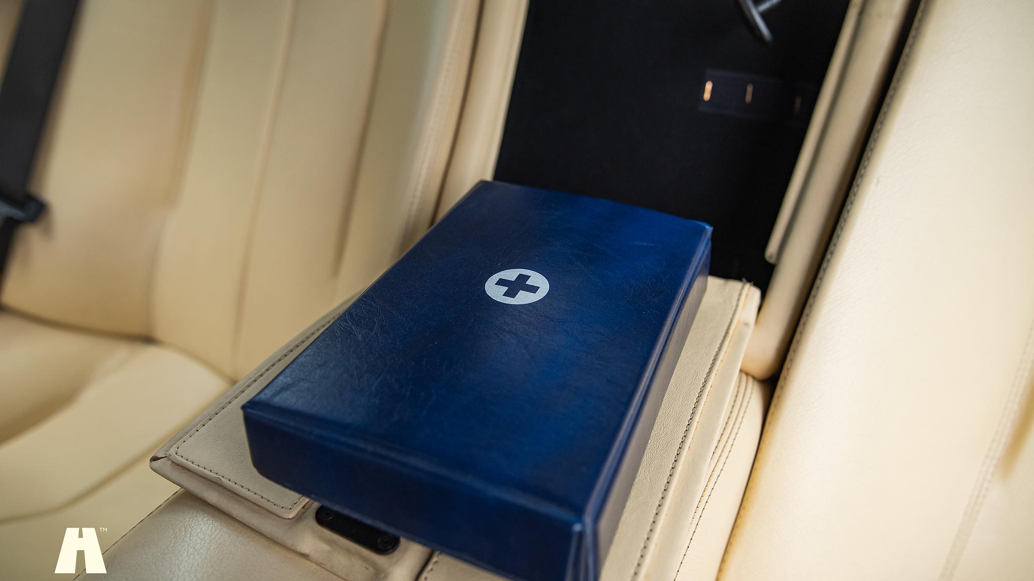 Interior image of 1985 Ferrari Mondial Quattrovalvole Design by Pininfarina (40)