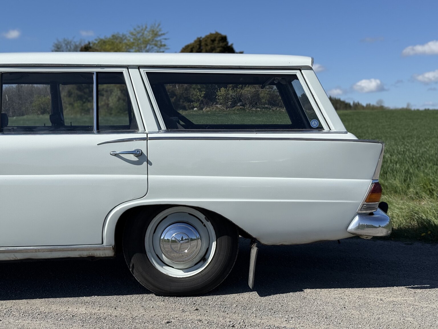Exterior image of 1967 Mercedes-Benz 230 Safari