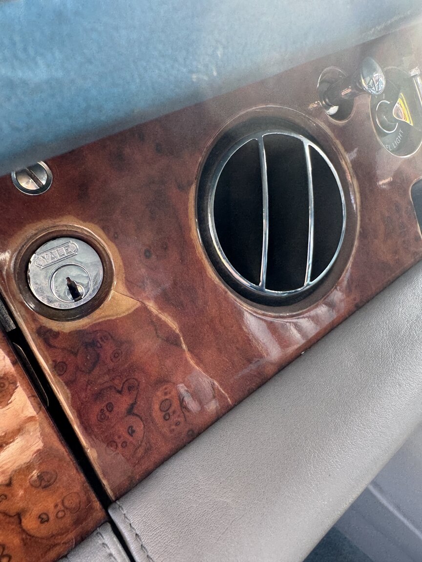 Interior image of 1976 Rolls-Royce Silver Shadow