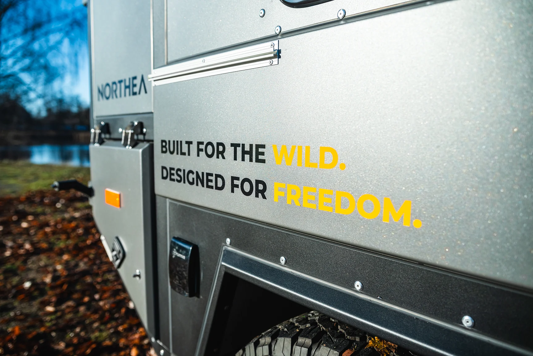 Exterior image of 2025 Northea Trailer Expedition Crawler 458i Offgrid-Camper (34)