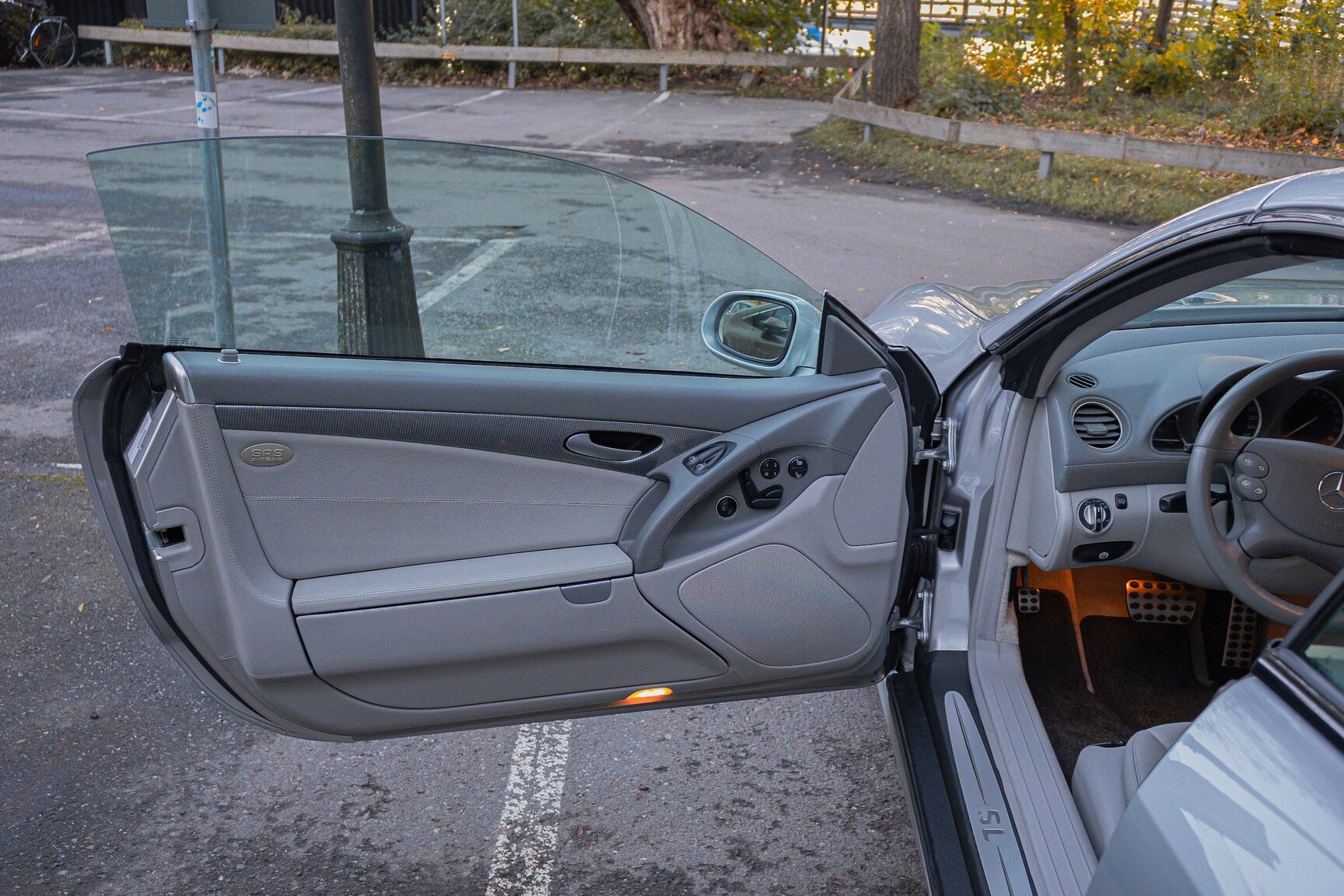 Interior image of 2002 Mercedes-Benz SL 500