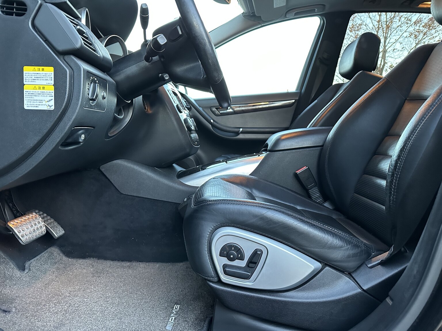 Innenraumfoto von 2007 Mercedes-Benz R63 AMG