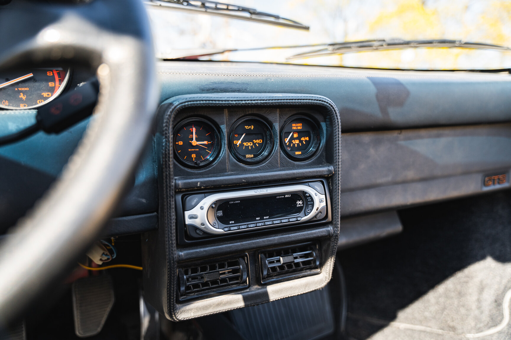 Interiörbild 1989 Ferrari 328 GTS