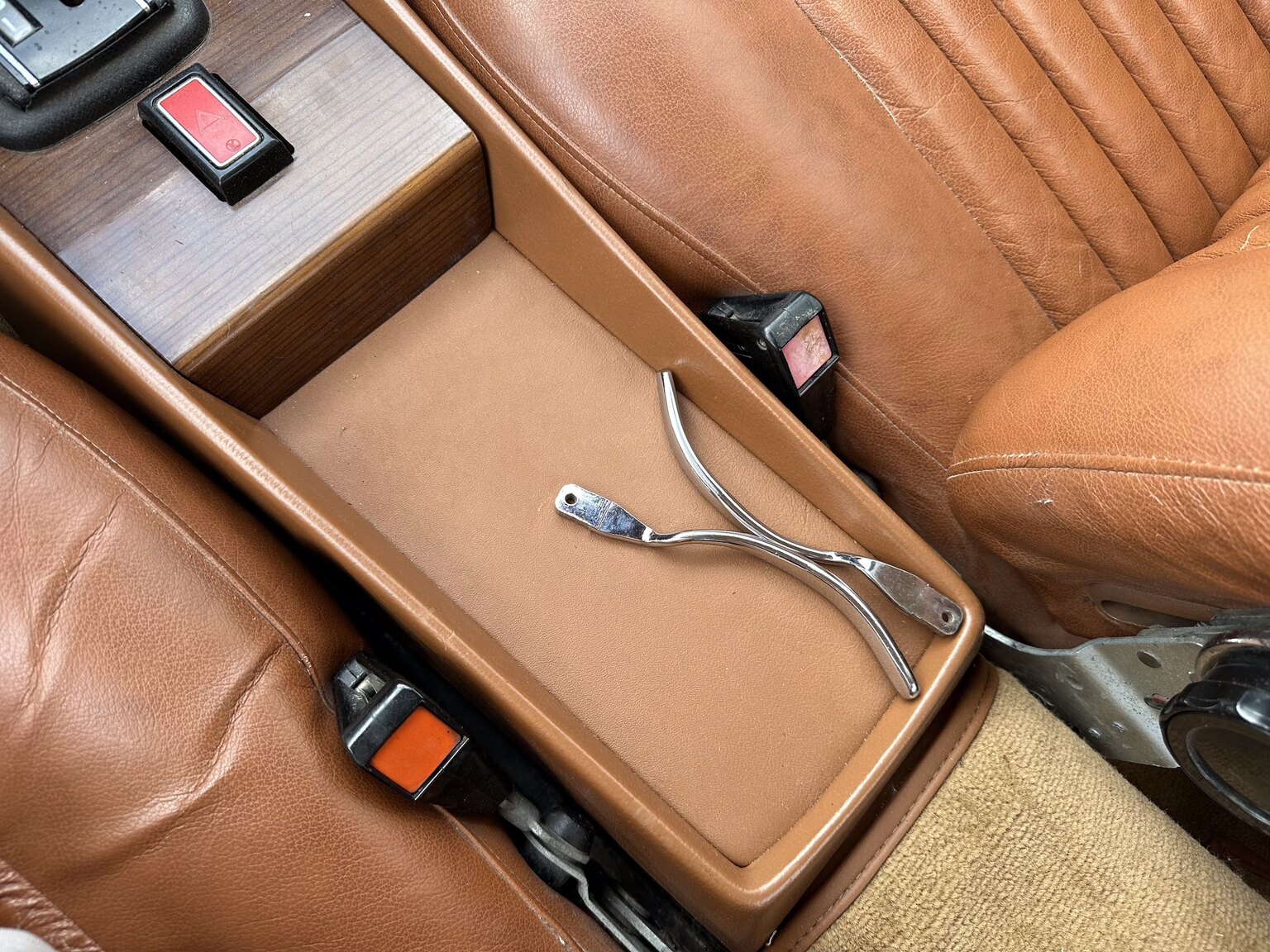 Interior image of 1974 Mercedes benz 450 SL (15)
