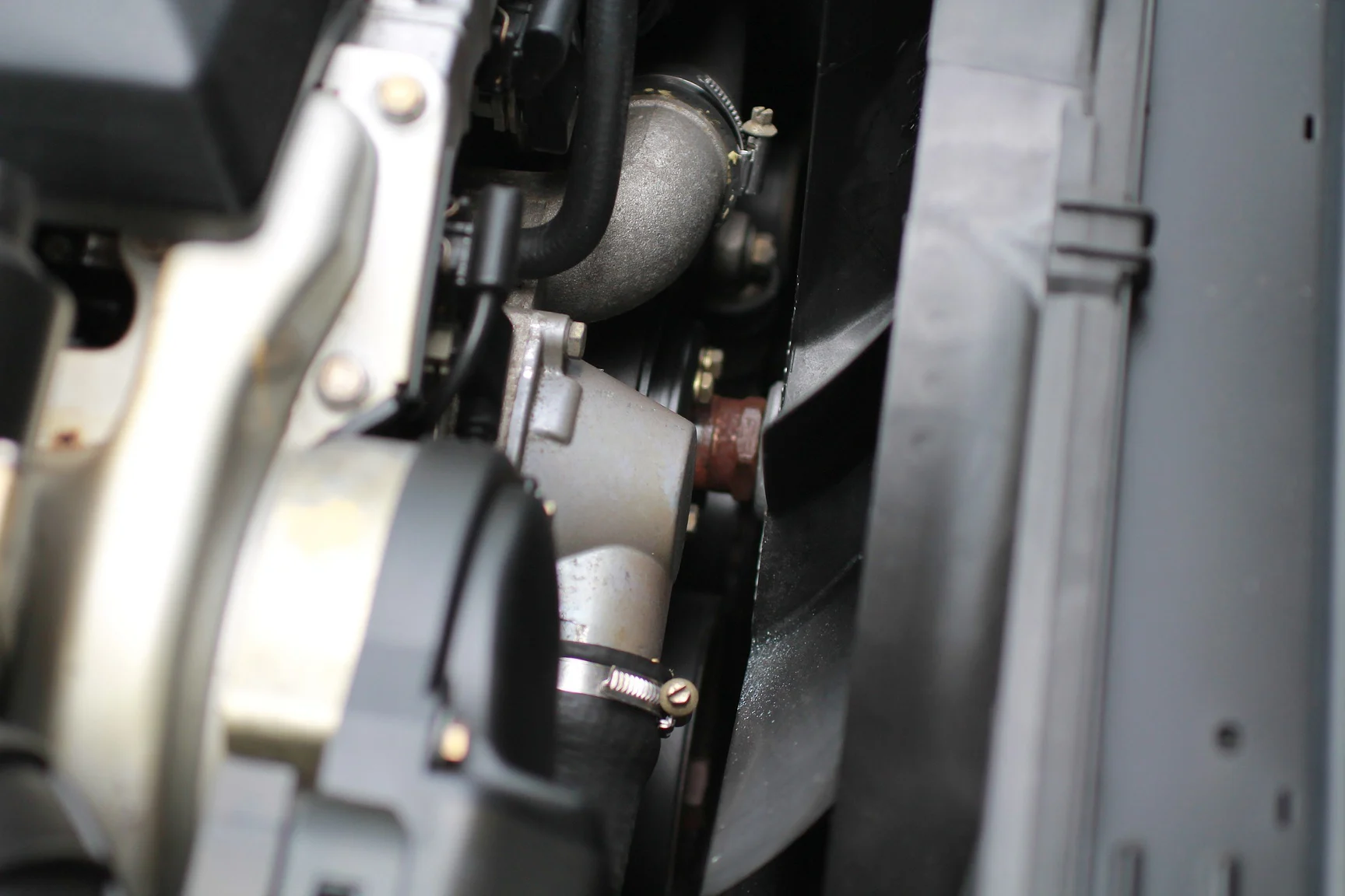Image of 1989 BMW 750iA (31) mechanics