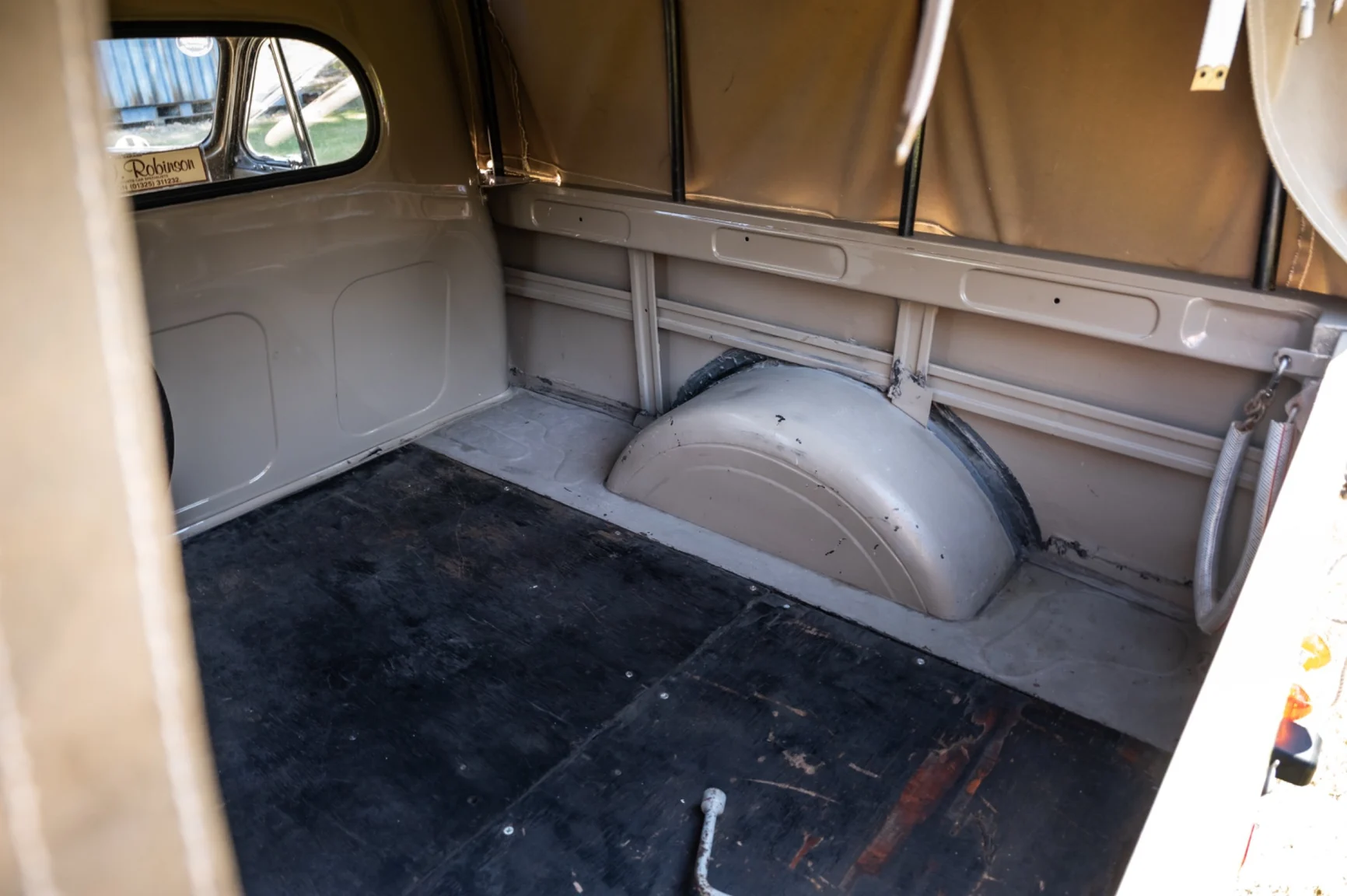 Innenraumfoto von 1971 Morris Minor 1000 (2)