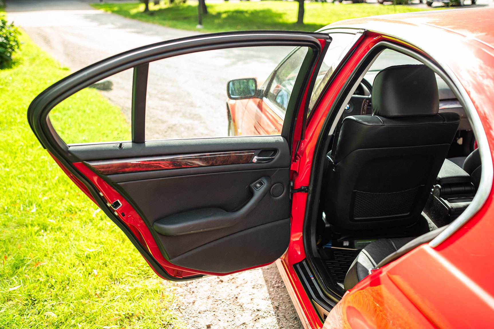 Interior image of 2001 BMW 330Xi