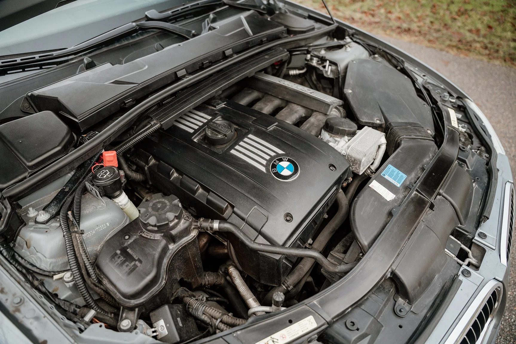 Image of 2010 BMW 325i Sedan (8) mechanics