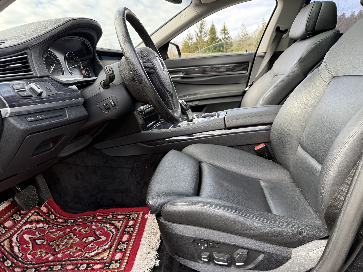 Innenraumfoto von 2009 BMW 750Li