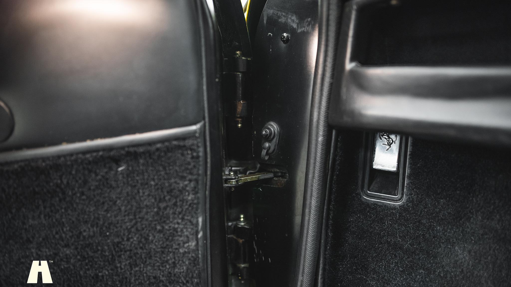 Interiörbild 1986 Ferrari 328 GTB