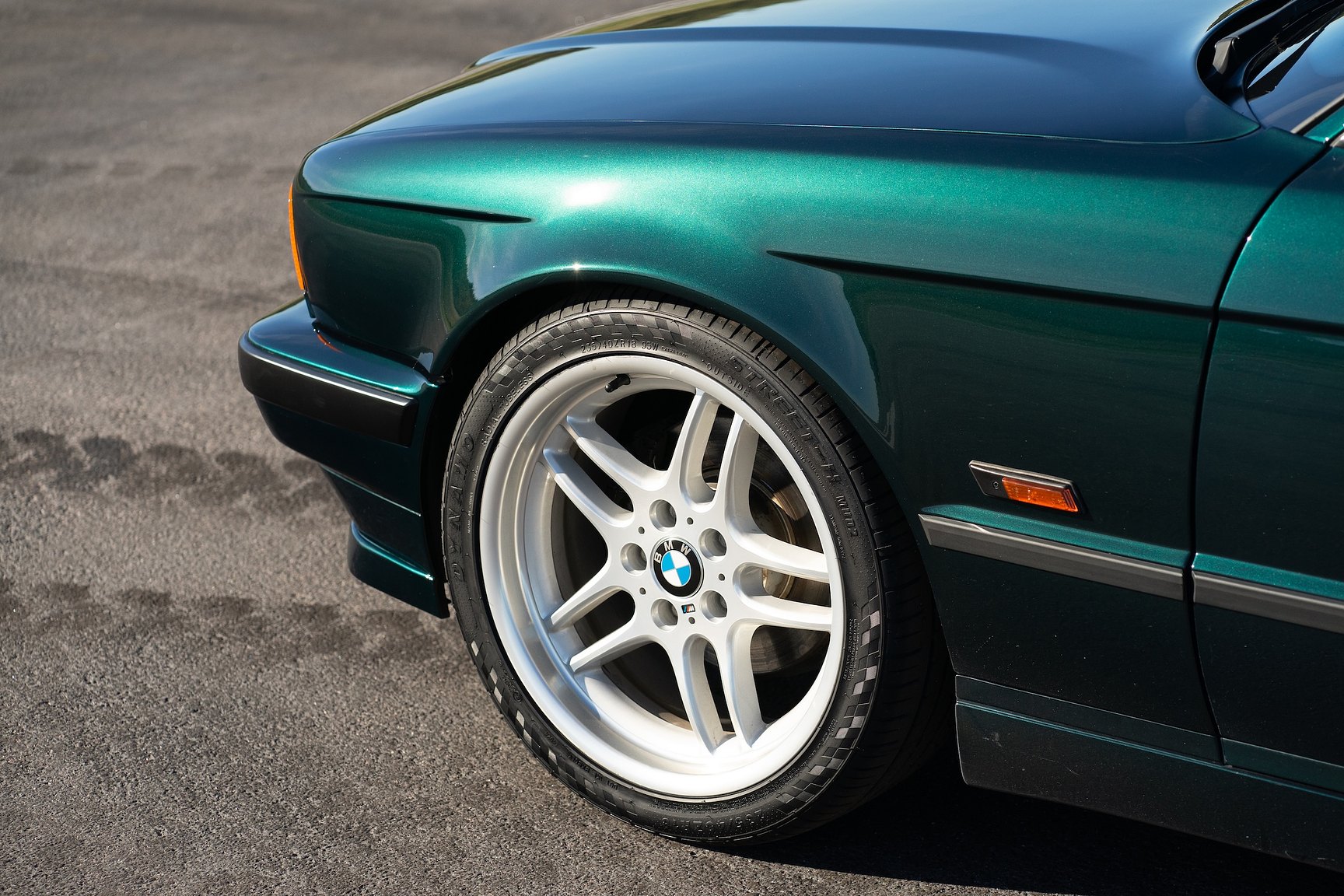 Exterior image of 1995 BMW 540i Touring - NO RESERVE (46)