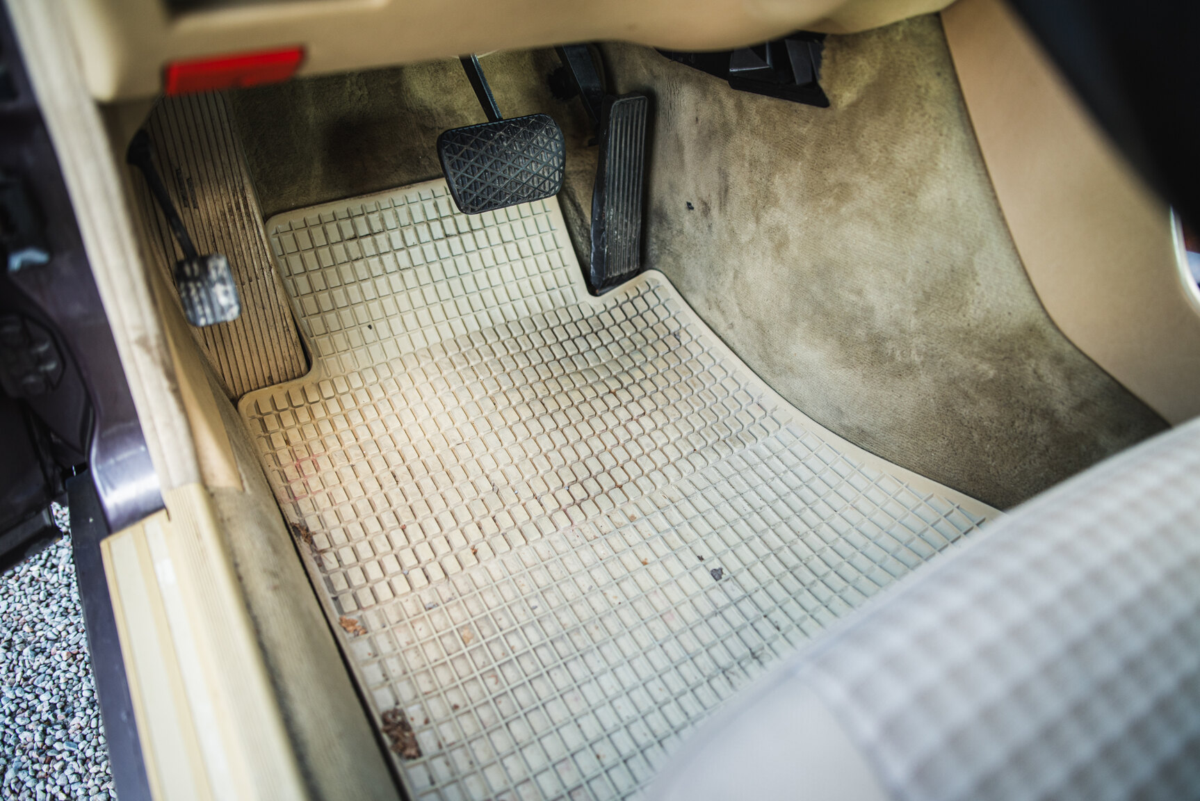 Interior image of 1993 Mercedes-Benz E 220
