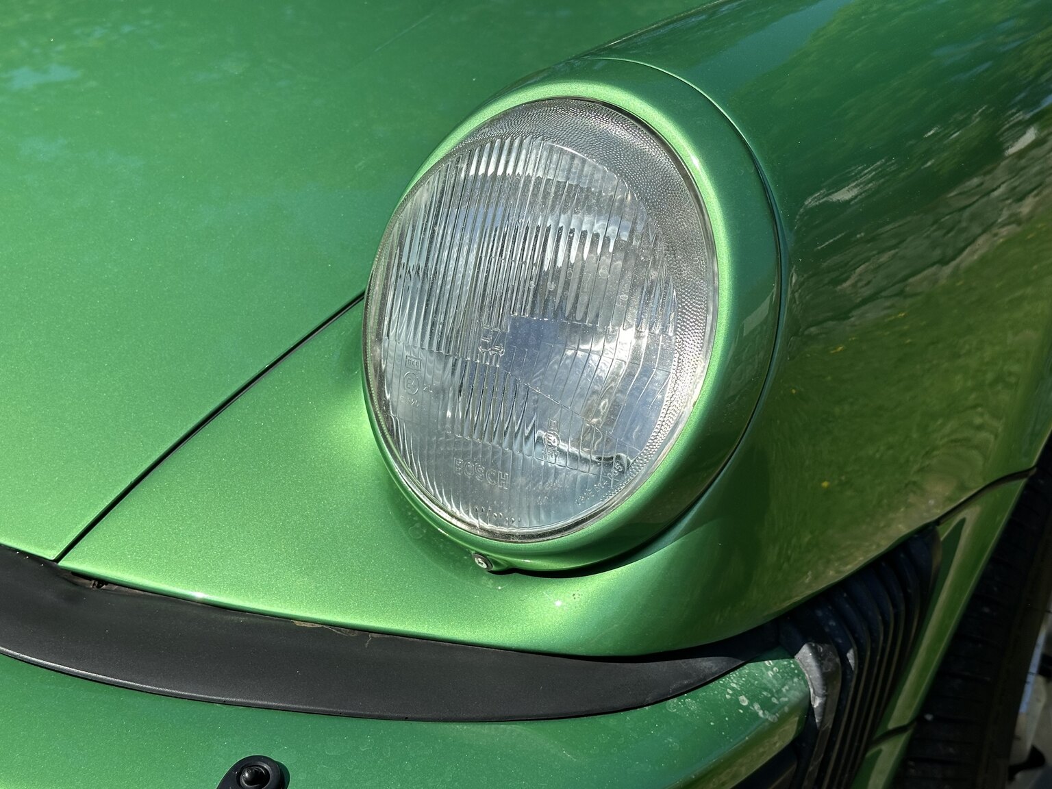 Exterior image of 1975 Porsche 911