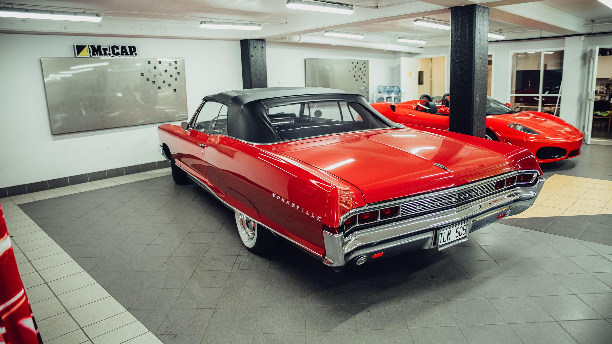 Exterior image of 1965 Pontiac Bonneville Cabriolet 6.4 V8