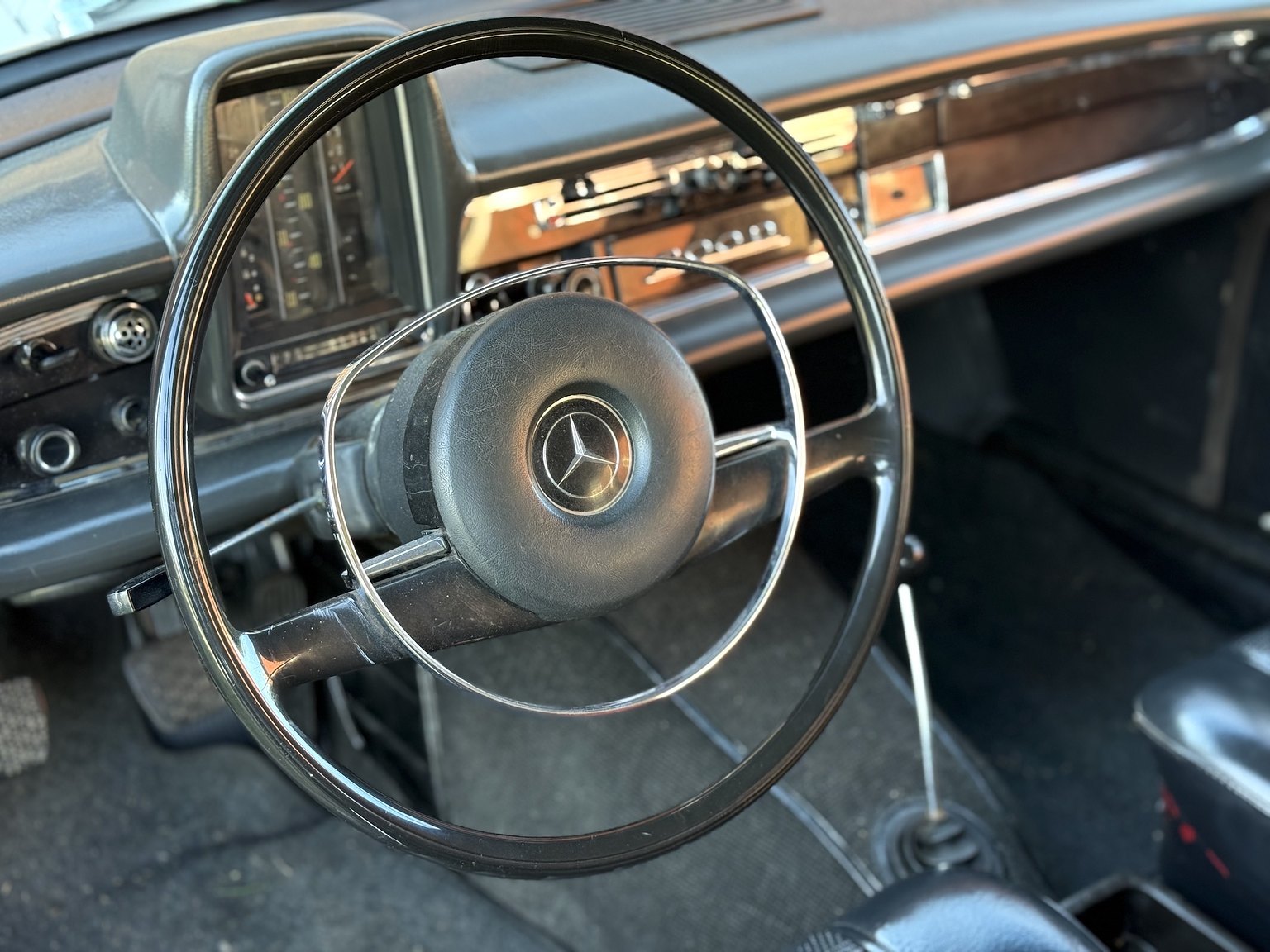 Interiörbild 1967 Mercedes-Benz 200D Safari