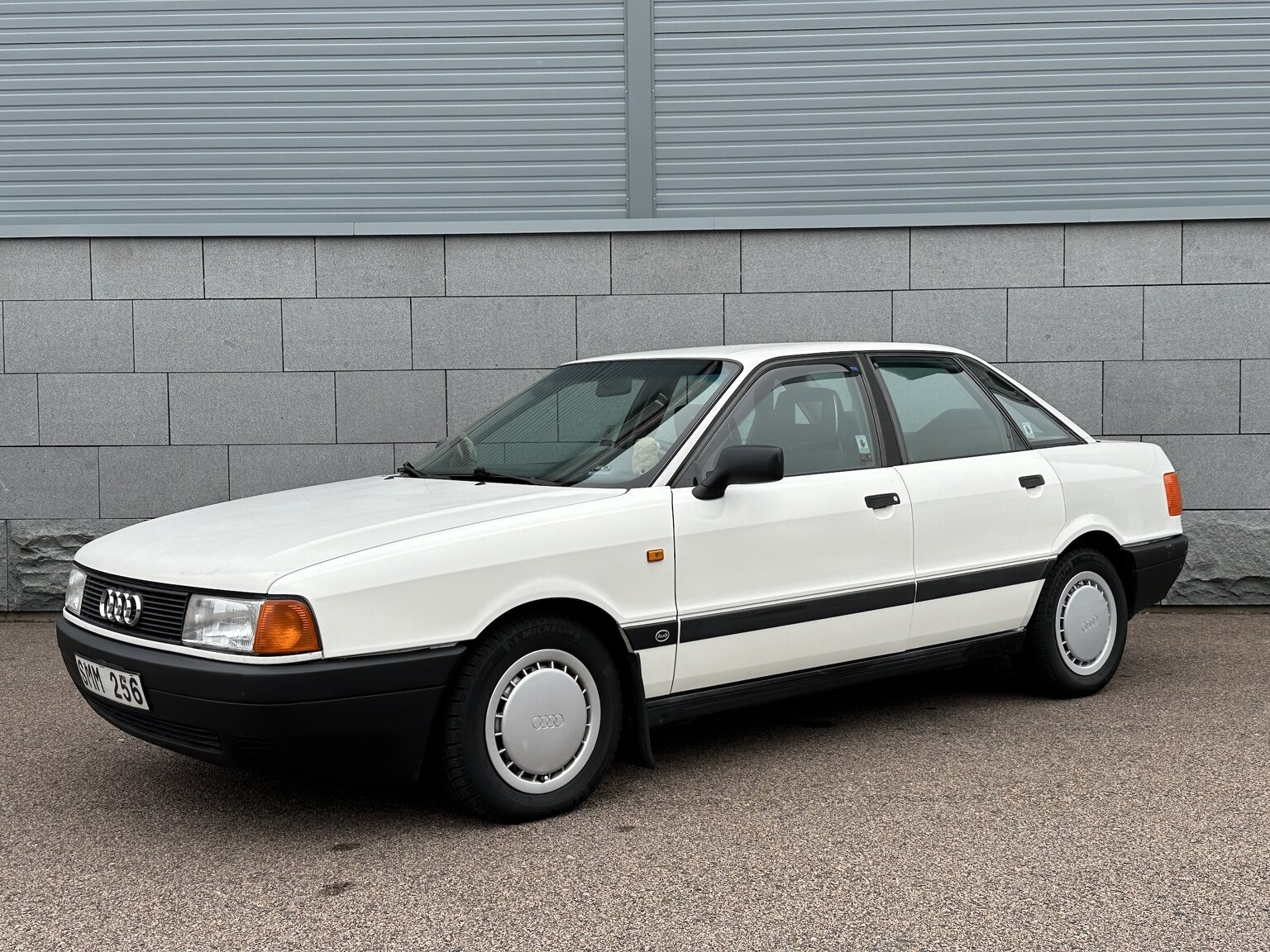 Exterior image of 1988 Audi 80 (1)