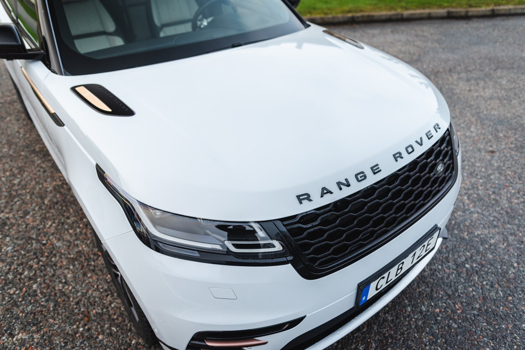 Exterior image of 2018 Range Rover Velar D300 AWD HSE