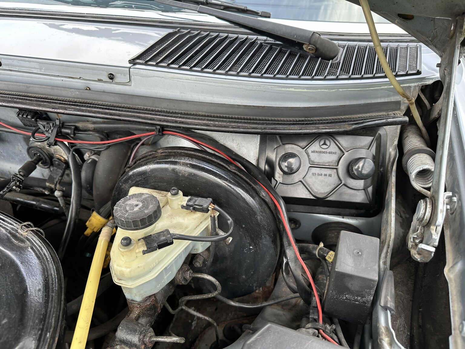 1984 Mercedes-Benz 230 CE, Mekanik