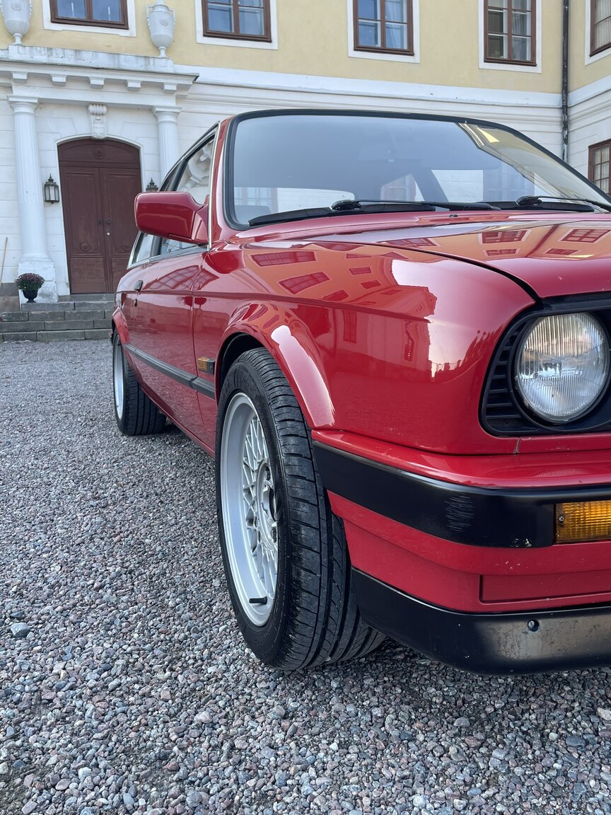 Exteriörbild på 1987 BMW 320i