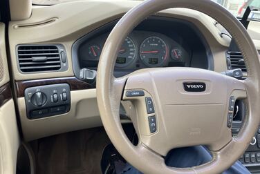 Interior image of 1999 Volvo S80